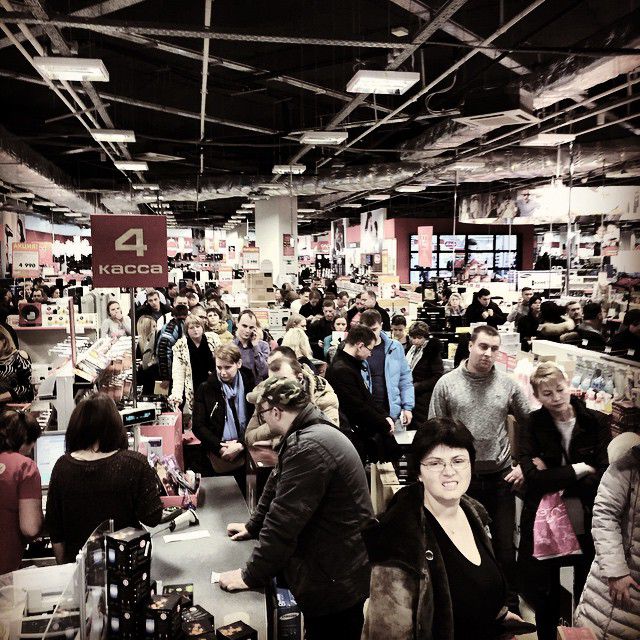 Russian people wanted to buy any products to get rid of cheap ruble (gallery)