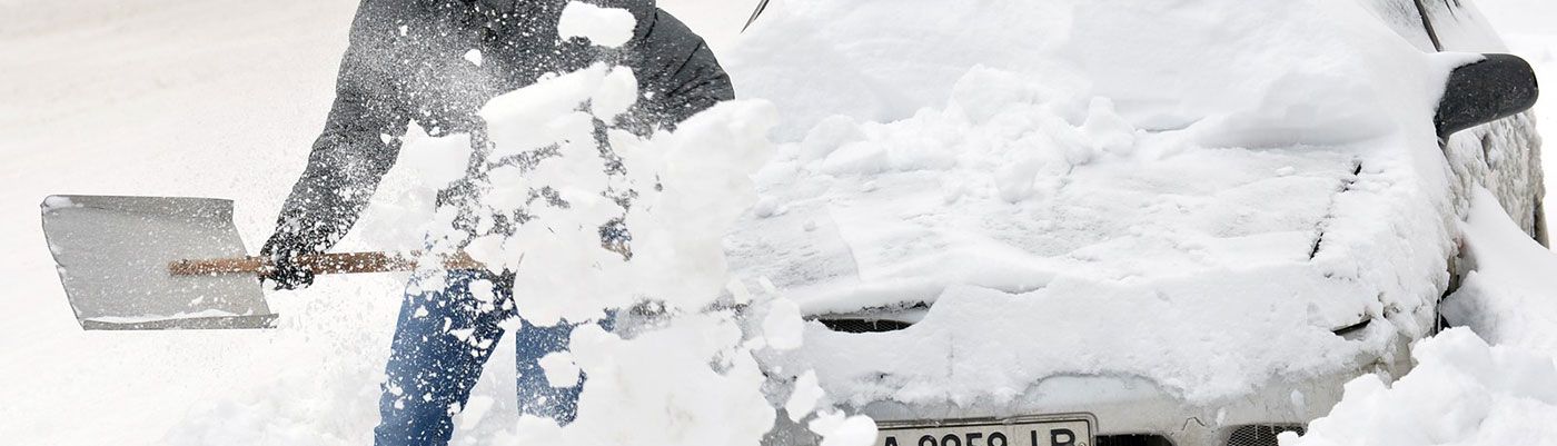 Snowfalls in Ukraine in mid-April: stalled traffic, blackouts