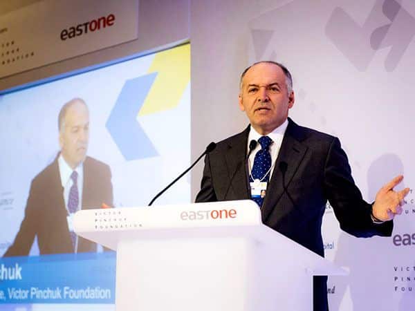 Ukrainian President and a lot of parliament members to ignore the Davos Ukrainian Lunch organized by pro-Russian oligarch Pinchuk