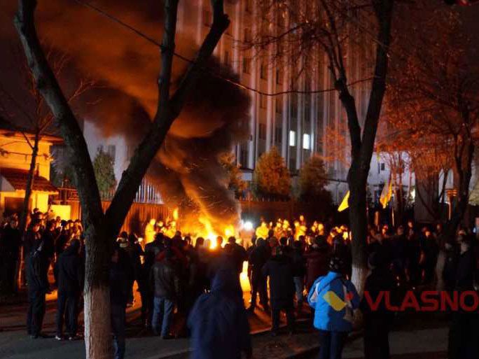 Protests sweep across Ukraine after governement aressted and beat 43 activists who blocked trade with separatists in Donbas