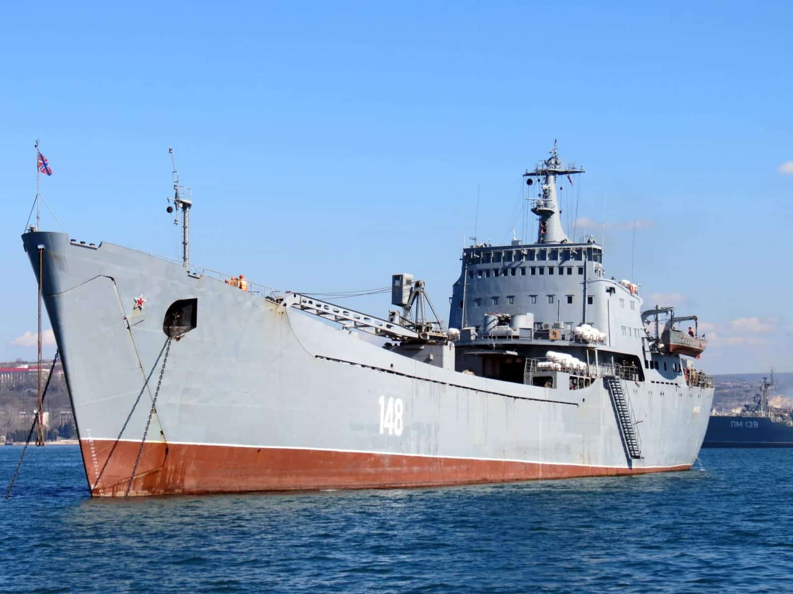 The Ukrainian Armed Forces destroyed a large Russian ship: thousands of tons of fuel and ammunition are burning