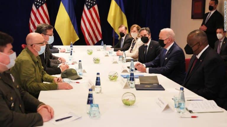 Biden will meet with the Minister of Defense of Ukraine and the Minister of Foreign Affairs in Warsaw