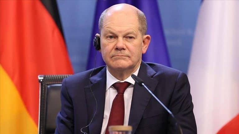 German Chancellor was criticized in Bundestag for lack of supply of heavy weapons to Ukraine