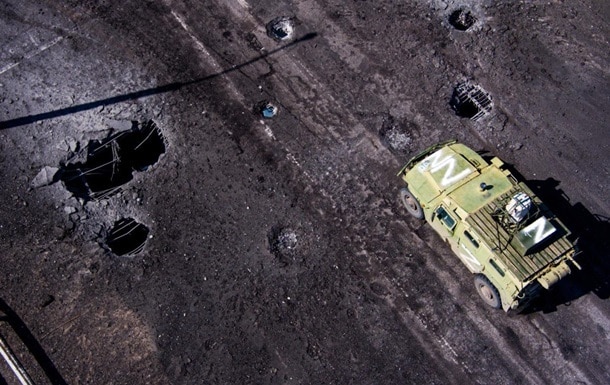 The Ukrainian military launched missile strikes on the Antonivskiy Bridge in the Russian-occupied Kherson