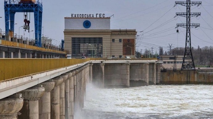 The Ukrainian troops damaged Kakhovskyy bridge in the Russian-occupied Kherson region