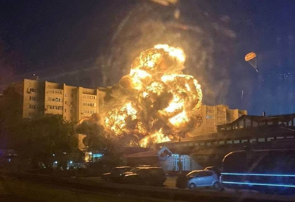 Military plane crashed into a high-rise building in Russian city, it is on fire: videos