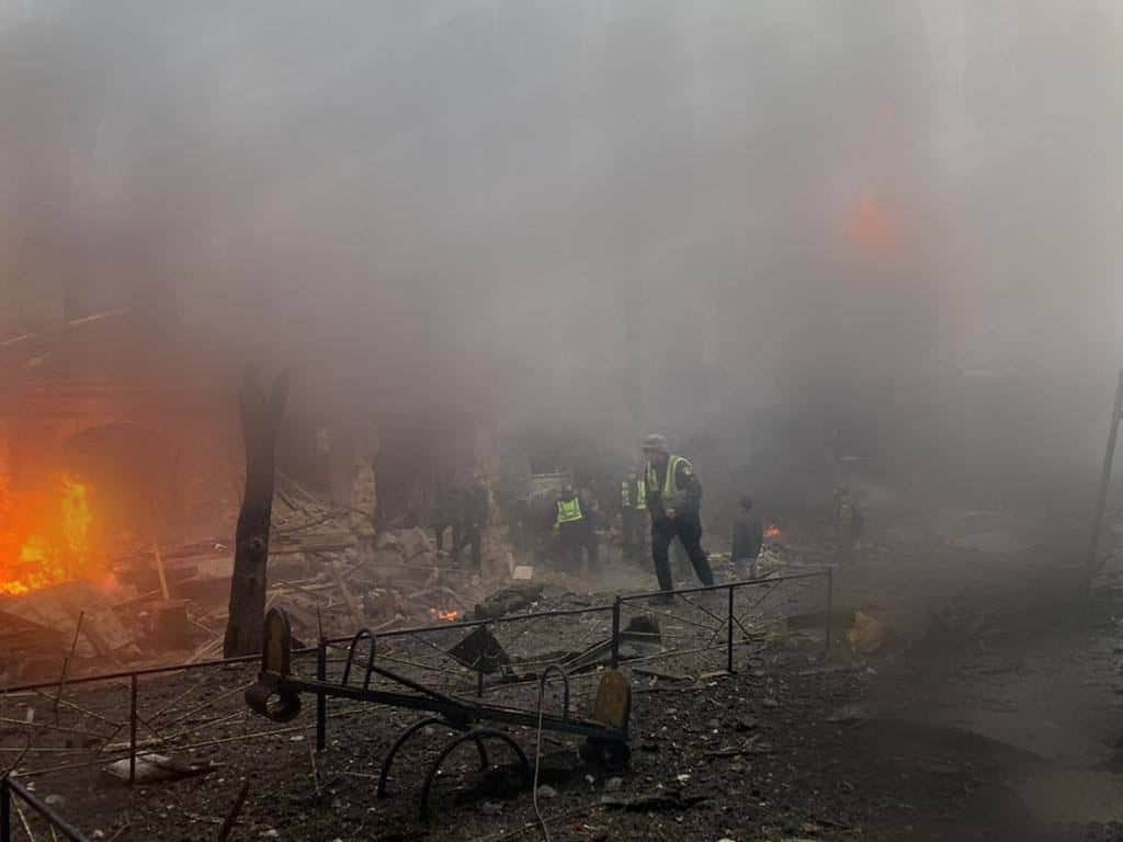 Russia launched a rocket attack on Ukraine’s capital and the region, there are killed civilians