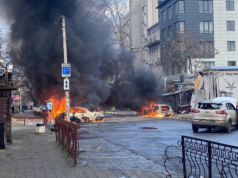 Russian troops shelled the center of Kherson, at least 5 civilians killed and 35 wounded, photos