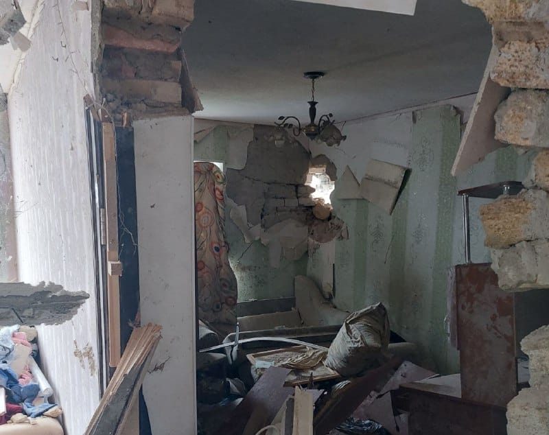 Russian troops massively shelled the Kherson region, high-rise buildings were damaged