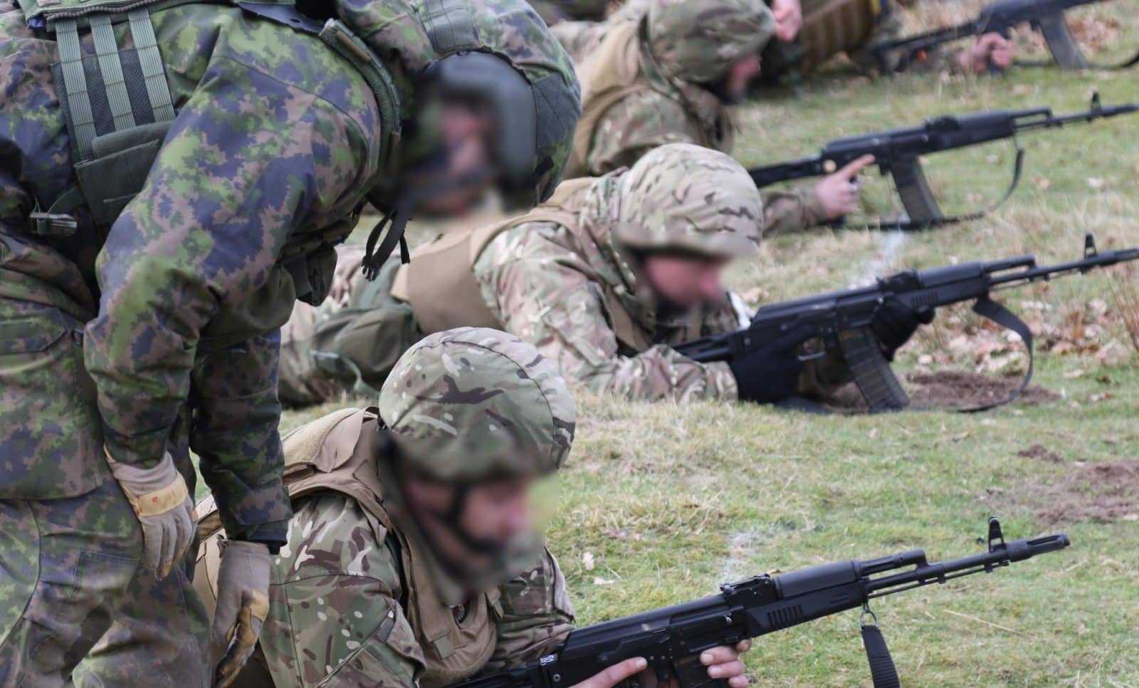 Finnish instructors teach the Ukrainian military different methods of shooting in Britain: photos