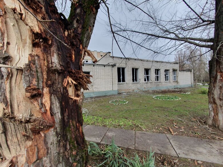Russia shelled residential quarters of Kherson, 1 civilian was injured: photos