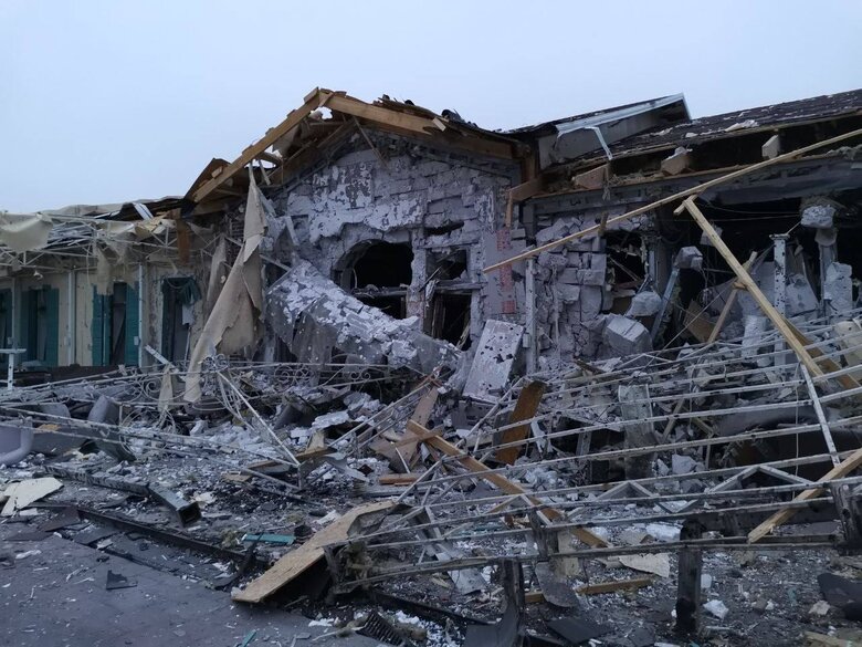 Russians shelled Zaporizhzhia with S-300 missiles, a residential complex was damaged: photos