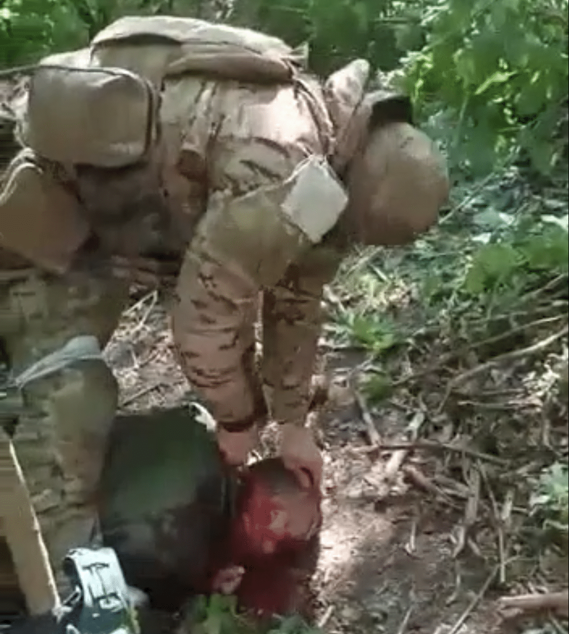 Russian troops brutally executed a Ukrainian war prisoner: video 21+