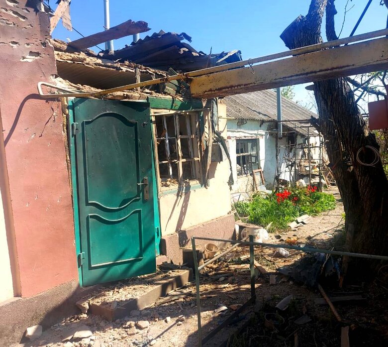 Russian military shelled a residential quarter of Kherson, 1 civilian was killed: photos